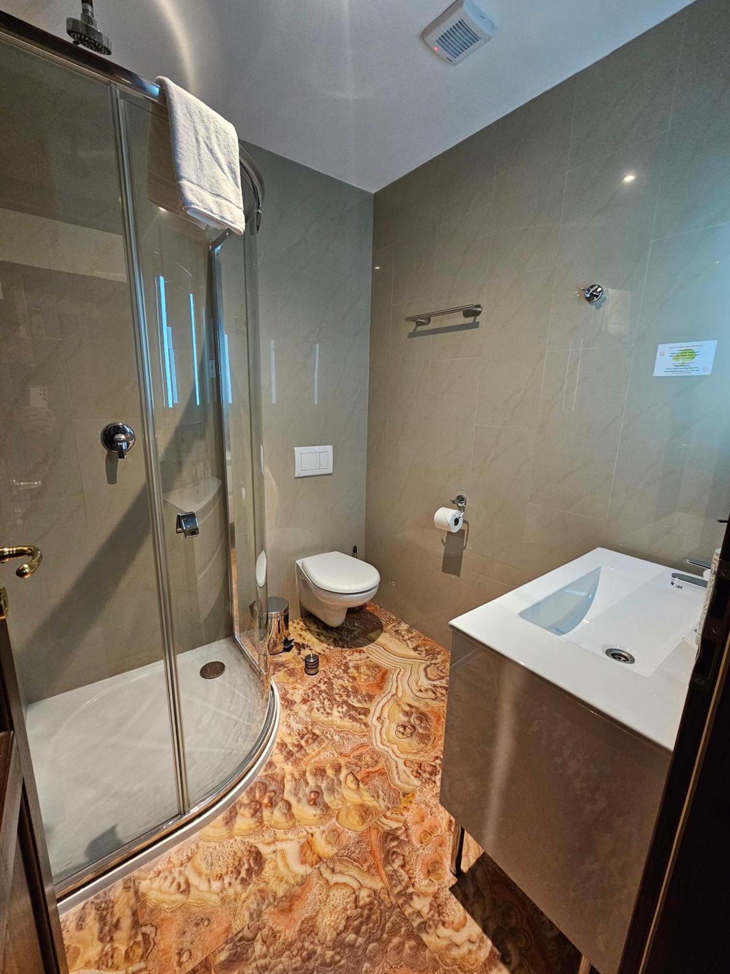 Hotel Galerie โรด์นิเช นาด ลาเบม ภายนอก รูปภาพ