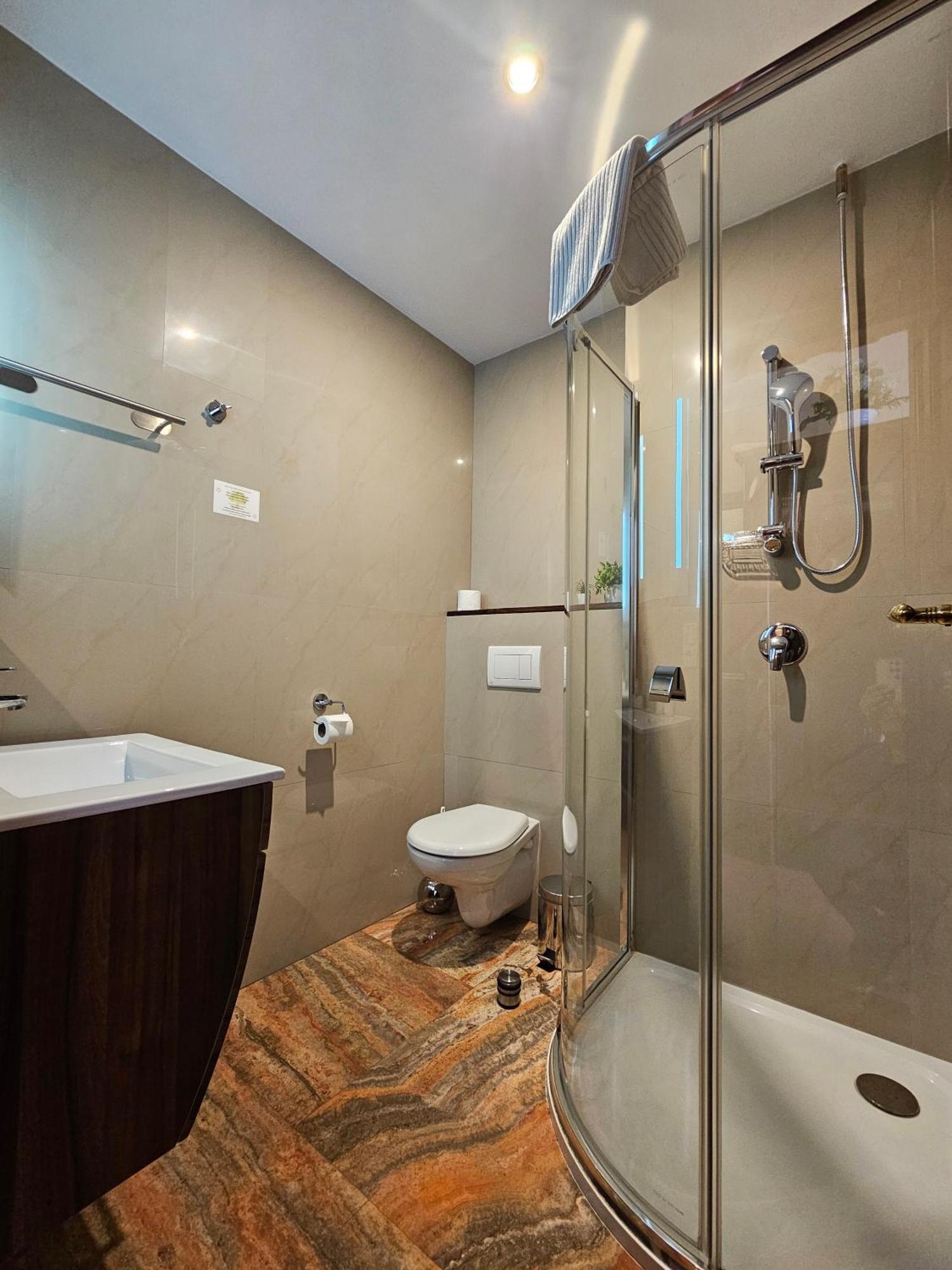Hotel Galerie โรด์นิเช นาด ลาเบม ภายนอก รูปภาพ